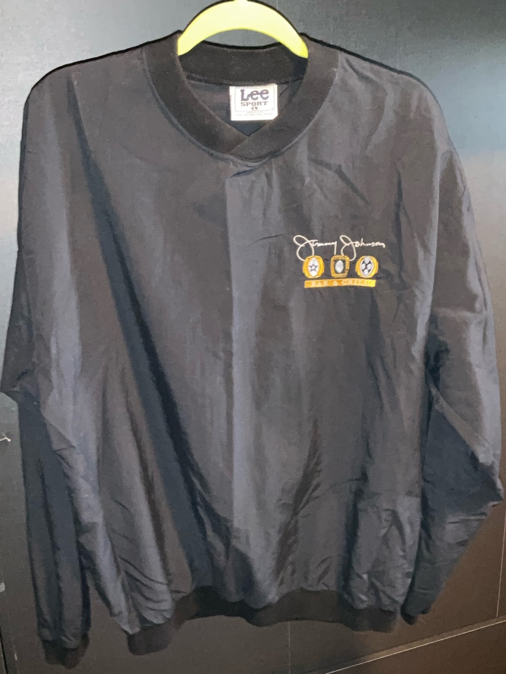 Lee Sport largeblack Jimmy Johnson “three rings” bar & grill pullover